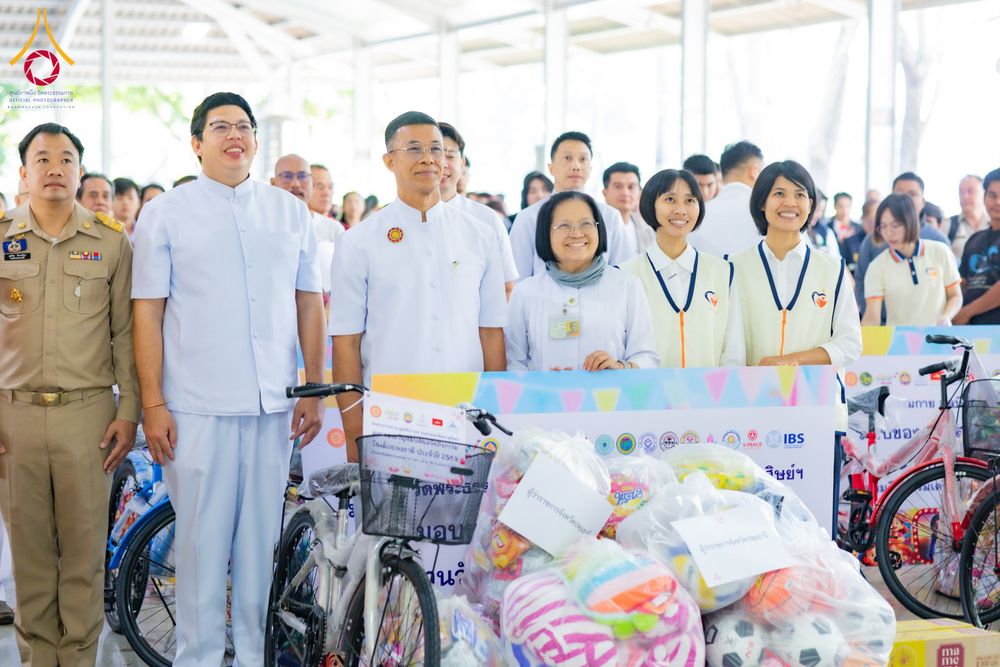 ภาพ No.290993:วันจันทร์ที่ 5 มกราคม พ.ศ. 2569  วัดพระธรรมกาย มูลนิธิธรรมกาย  จัดพิธีมอบของขวัญสนับสนุนการจัดกิจกรรมงานวันเด็กแห่งชาติ ประจำปี พ.ศ. 2569 ให้แก่องค์กรภาคีเครือข่ายกว่า 200 องค์กร ณ วัดพระธรรมกาย อ.คลองหลวง จ.ปทุมธานี
