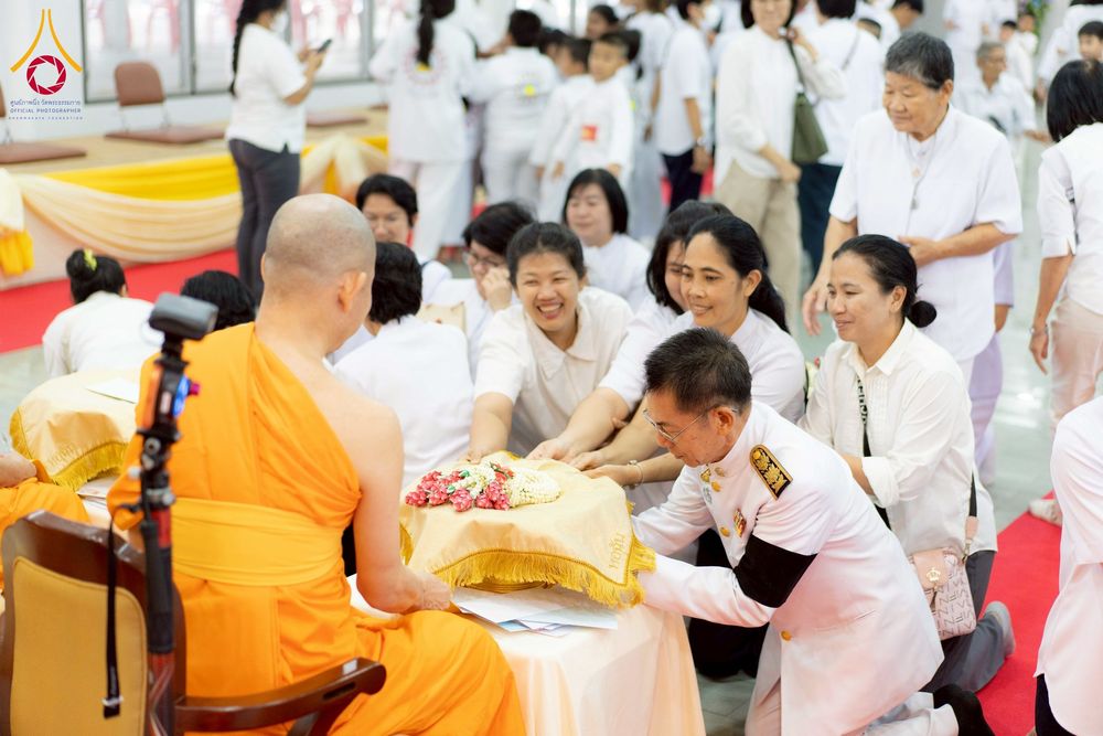 ภาพ No.276732:วันเสาร์ที่ 6 ธันวาคม พ.ศ. 2568 พิธีมุทิตาสักการะ เนื่องในโอกาสที่พระเดชพระคุณพระพรหมดิลก เจ้าอาวาสวัดสามพระยา วรวิหาร เมตตาเป็นประธานในพิธีตั้งฐานานุกรมใน พระราชวิเทศวชิรเวที (บัณฑิต วรปญฺโญ) ผู้ช่วยเจ้าอาวาสวัดพระธรรมกาย (ไวโรจน์ วิโรจโน) ผู้ช่วยเจ้าอา