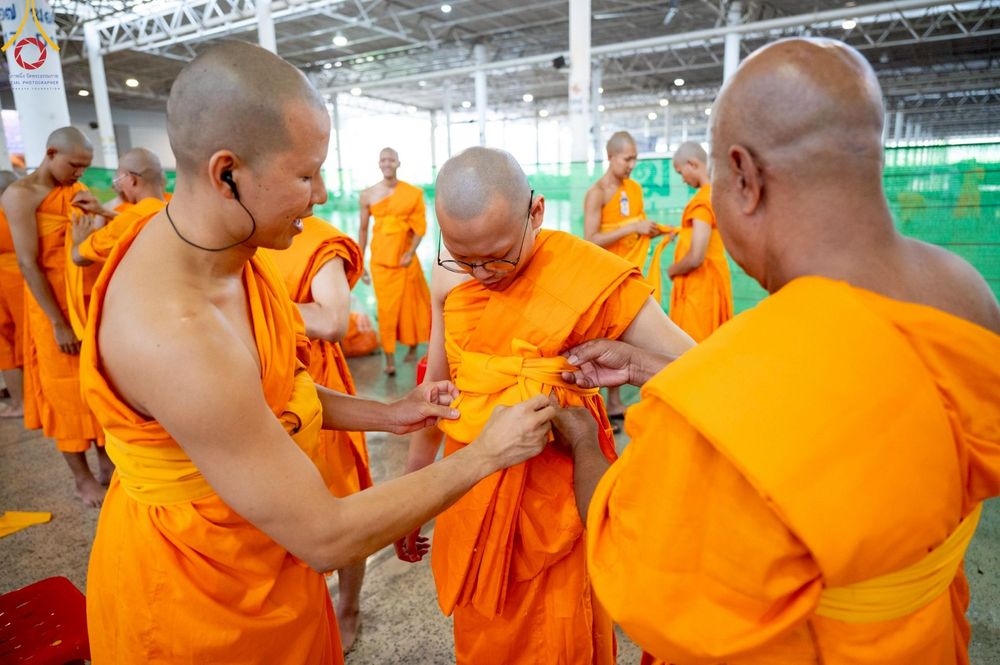ภาพ No.217236:วันเสาร์ที่ 12 เมษายน พ.ศ. 2568 พิธีบรรพชา พิธีขอศีลและขอนิสสัย พิธีมอบบาตร ในโครงการอุปสมบทหมู่ บูชาธรรมหลวงพ่อธัมมชโย, โครงการธรรมทายาท ระดับอุดมศึกษา รุ่นที่ 52 ,  โครงการบวชพระนานาชาติ AEC & WAB CEO รุ่นที่ 4 ณ วัดพระธรรมกาย