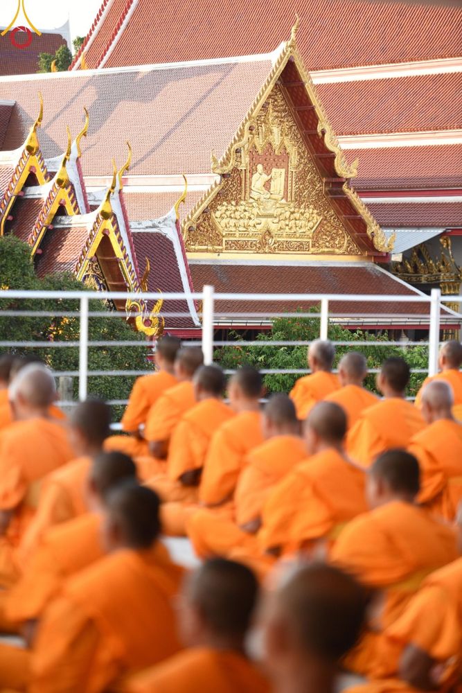 ภาพ No.201345:พระธรรมยาตราปฏิบัติธรรม และถ่ายภาพหมู่ประวัติศาสตร์ ณ อาคารธรรมยาตรา กตัญญูบูชามหาปูชนียาจารย์  ตรงข้ามวัดปากน้ำภาษีเจริญ จ.กรุงเทพมหานคร ในโครงการธรรมยาตรา กตัญญูบูชา มหาปูชนียาจารย์ พระมงคลเทพมุนี(สด จนฺทสโร) พระผู้ปราบมาร อนุสรณ์สถาน 7 แห่ง ปีที่ 13