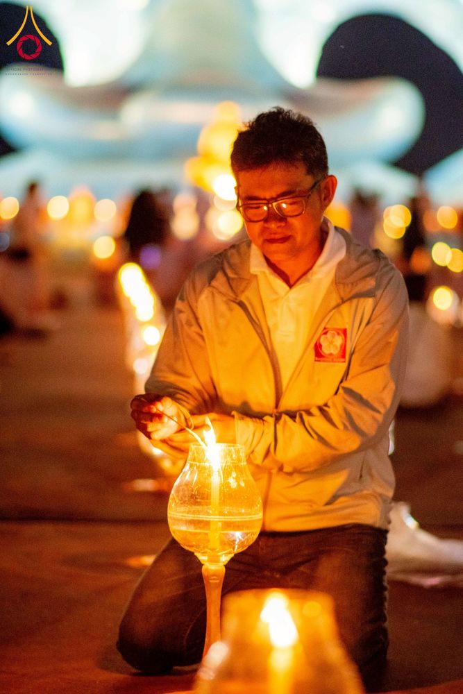 ภาพ No.266147:วันพุธที่ 5 พฤศจิกายน พ.ศ. 2568 (วันพระ ขึ้น 15 ค่ำ เดือน 12) พิธีจุดประทีปโคมลาน, โคมลอย และลอยกระทง ถวายประทีปเป็นพุทธบูชา สร้างความสว่างไสวให้กับแผ่นดินด้วยแสงธรรม ณ พุทธอุทยานนานาชาติ จังหวัดหนองคาย