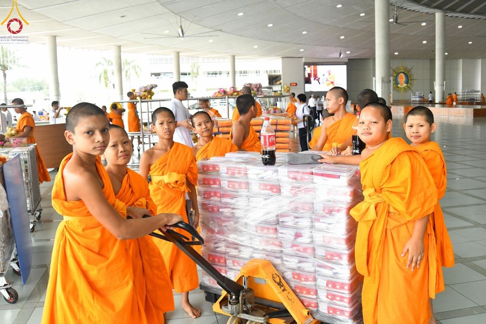 ภาพ No.182384:พิธีถวายภัตตาหารเมนูสวรรค์ "เพื่อการบรรลุธรรม" วันเสาร์ที่ 14 ธันวาคม พ.ศ. 2567 ณ หอฉันคุณยายอาจารย์ฯ วัดพระธรรมกาย