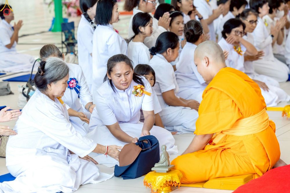 ภาพ No.227744:วันเสาร์ที่ 31 พฤษภาคม พ.ศ.2568 พิธีถวายผ้าไตรแด่สามเณรผู้เข้ารับการอุปสมบท , พิธีอุปสมบทสามเณรเตรียม DCI วัดพระธรรมกาย จ.ปทุมธานี