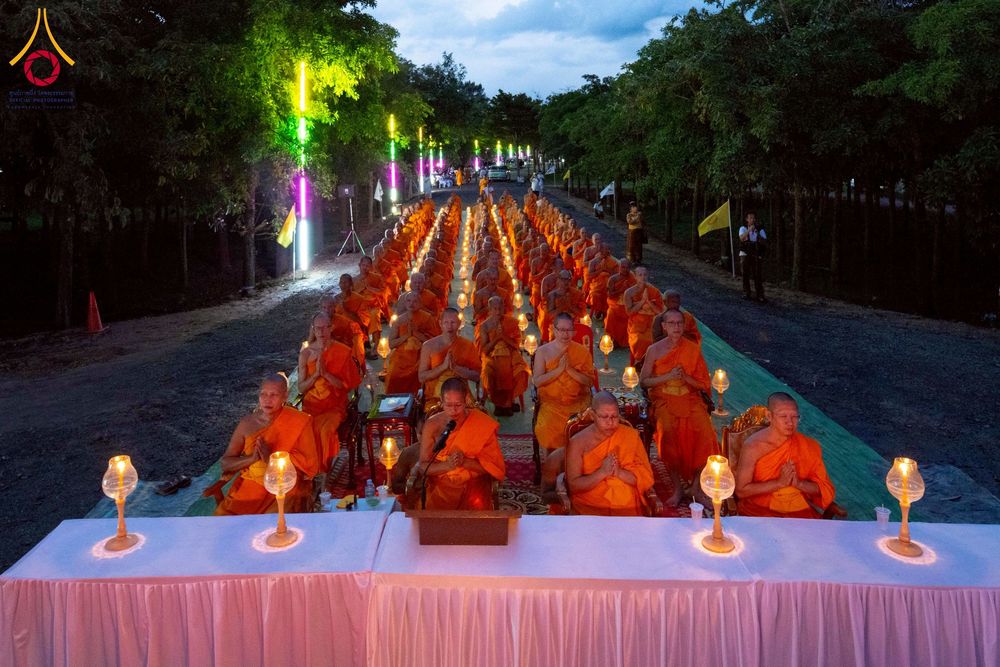 ภาพ No.261929:วันที่ 14 ตุลาคม พ.ศ. 2568 พิธีกลั่นแผ่นดิน โปรยทรายตอกเสาเข็มมหามงคลต้นแรก  สร้างองค์พระเจดีย์และจุดประทีปถวายเป็นพุทธบูชา ณ ศูนย์ปฏิบัติธรรมชัยนาท ต.ธรรมามูล อ.ชัยนาท จ.ชัยนาท