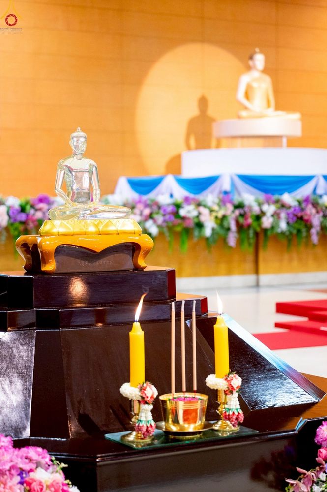 ภาพ No.233812:วันเสาร์ที่ 19 กรกฎาคม พ.ศ.2568 วันมหารำลึก ครั้งที่ 35 พิธีรำลึกถึงนักสร้างบารมี , พิธีสวดพระพุทธมนต์ , พิธีทอดผ้าบังสกุลและถวายไทยธรรม วัดพระธรรมกาย