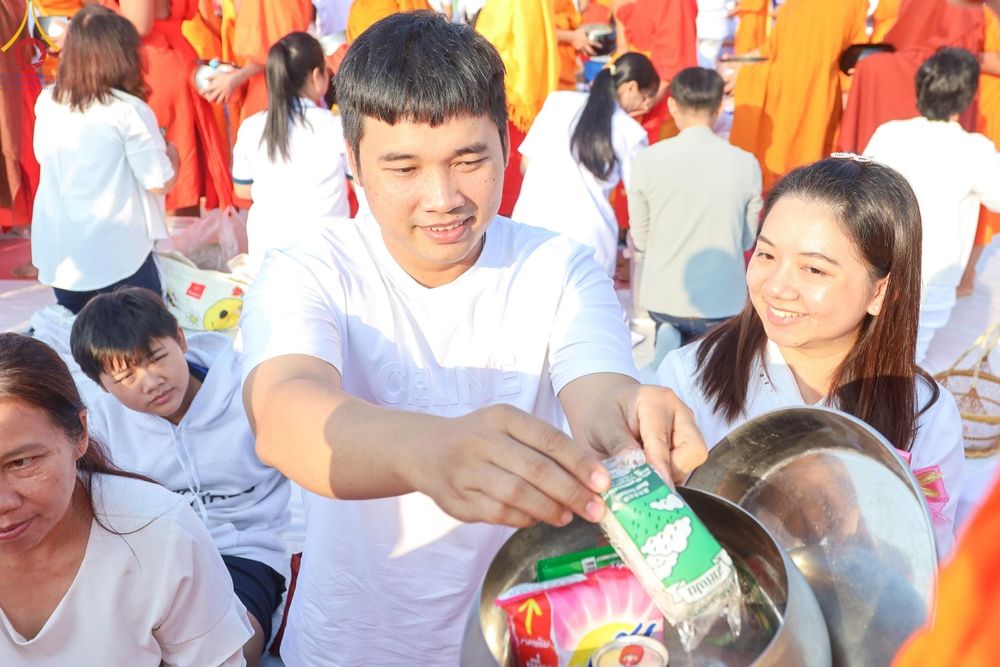ภาพ No.180463:พิธีตักบาตรพระ ๑,๐๐๐ รูป ฉลองเมืองลำปาง ๑,๓๔๔ ปี วันเสาร์ที่ ๗ ธันวาคม พ.ศ. ๒๕๖๗ ณ ลานพระบรมราชานุสาวรีย์ พระนเรศวรมหาราช อ.เกาะคา จ.ลำปาง