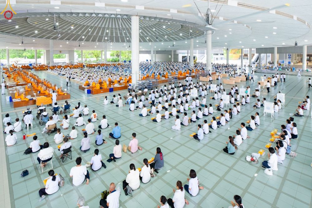 ภาพ No.136193:พิธีบุพเปตพลี ครั้งที่ 150 ร่วมอุทิศบุญให้แก่หมู่ญาติที่ล่วงลับไปแล้ว และสืบทอดอายุพระพุทธศาสนา วันอังคารที่ 7 พฤษภาคม พ.ศ. 2567 ( วันพระ แรม 14 ค่ำ เดือน 5 ) ณ หอฉันคุณยายอาจารย์ฯ วัดพระธรรมกาย