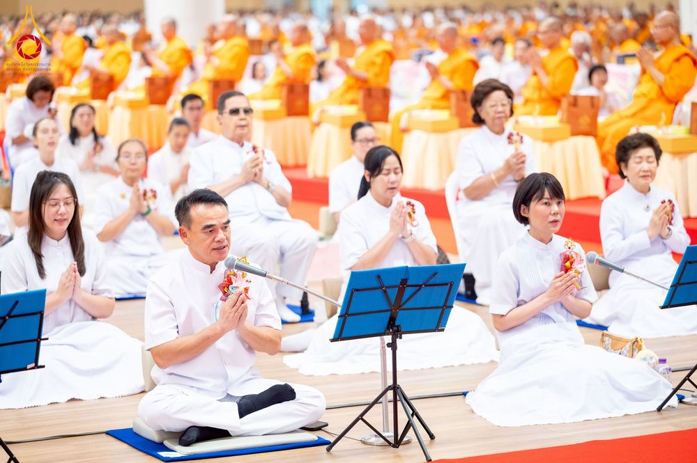 ภาพ No.272915:วันอาทิตย์ที่ 23 พฤศจิกายน พ.ศ.2568 พิธีมุทิตาสักการะ พระมหาเถระและพระเถระ ประจำปีพุทธศักราช 2568 ณ ห้องแก้วสารพัดนึก 2 สภาธรรมกายสากล  วัดพระธรรมกาย