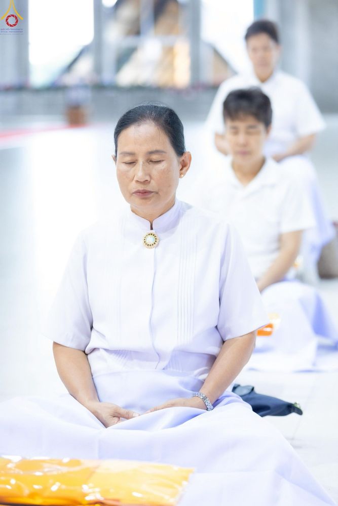 ภาพ No.249117:วันที่ 26-28 กันยายน พ.ศ. 2568 โครงการอบรม อุบาสกแก้ว อุบาสิกาแก้ว รุ่นที่ 3  ณ ศูนย์ปฏิบัติธรรมสมุทรปราการ ได้รับความเมตตาจากคณะสงฆ์ในพื้นที่  รวมถึงผู้บริหารสถานศึกษา ที่นำนักเรียนระดับมัธยมปลาย  มารับฟังข้อมูลเพื่อที่จะเป็นกำลังสำคัญ ในการเข้าร่วมขบวน