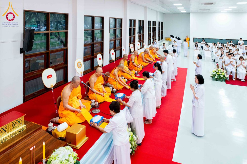 ภาพ No.314473:วันพฤหัสบดีที่ 19 มีนาคม พ.ศ. 2569 พิธีบำเพ็ญกุศล คุณพ่อณรงค์ จินตมากุล โยมบิดา พระครูปลัดรัตนวีรวัฒน์ (รังสฤษดิ์ อิทฺธิจินตโก) ที่ปรึกษาเจ้าคณะจังหวัดปทุมธานี เจ้าอาวาสวัดพระธรรมกาย  ณ ห้องปลูกศรัทธา 2 วัดพระธรรมกาย ปทุมธานี