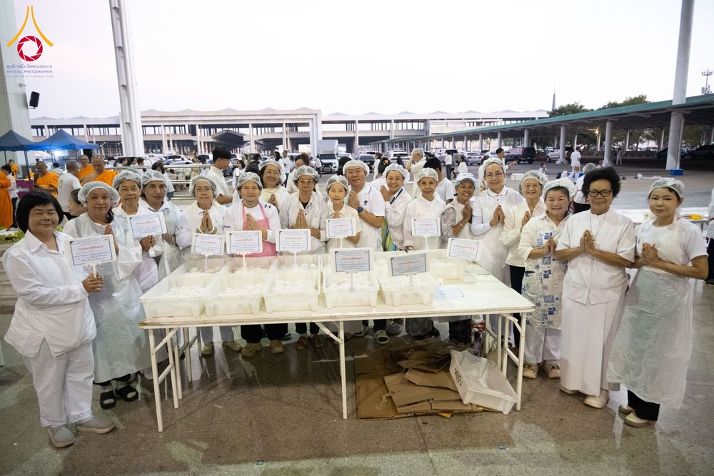 ภาพ No.287262:วันที่ 3 มกราคม พ.ศ.2569 พิธีถวายภัตตาหารเป็นสังฆทาน แด่พระธรรมยาตรา ณ วัดพระธรรมกาย  จังหวัดปทุมธานี ในโครงการธรรมยาตรา กตัญญูบูชา มหาปูชนียาจารย์ พระมงคลเทพมุนี(สด จนฺทสโร) พระผู้ปราบมาร อนุสรณ์สถาน 7 แห่ง ปีที่ 14