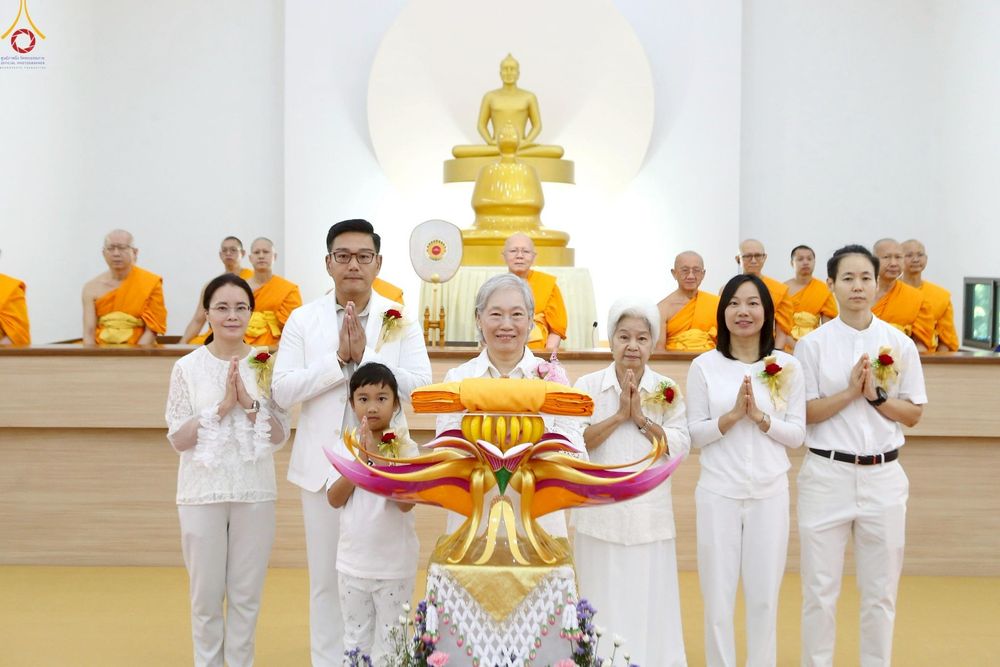 ภาพ No.258581:วันที่ 19 ตุลาคม พ.ศ. 2568 พิธีทอดกฐินสามัคคีทั่วไทย 30,000 วัด โดยคณะศิษยานุศิษย์ บูชาธรรม 81 ปี หลวงพ่อธัมมชโย ณ ศูนย์ปฎิบัติธรรมน้ำใสใจสว่าง  เขตบางกอกน้อย กรุงเทพมหานคร