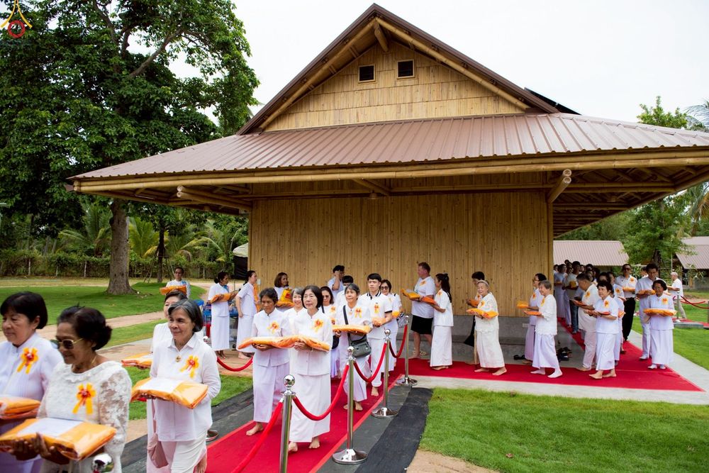 ภาพ No.263161:วันที่ 18 ตุลาคม พ.ศ. 2568 พิธีทอดกฐินสามัคคีเพื่อซื้อที่ดิน  สร้างอาคารครัวและโรงอาหาร  ห้องน้ำพร้อมโรงซักตากชาย-หญิง  และพิธีทอดกฐินสามัคคีทั่วไทย 30,000 วัด  ศูนย์ปฏิบัติธรรมนานาชาติทุ่งแสงธรรม  (Moonastery Meditation Center) ต.แสงอรุณ อ.ทับสะแก จ.ประ