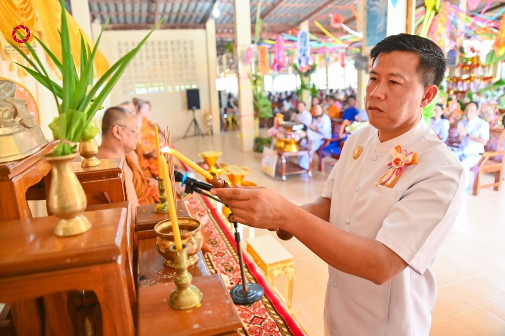 ภาพ No.182928:พิธีทอดกฐิน ณ วัดวังวุ้ง อ.ท่าตะเกียบ จ.ฉะเชิงเทรา ในโครงการทอดกฐินสามัคคีทั่วไทย 30,000 วัด บูชาธรรม 80 ปี หลวงพ่อธัมมชโย โดยคณะศิษยานุศิษย์วัดพระธรรมกาย วันที่ 10 พฤศจิกายน พ.ศ. 2567