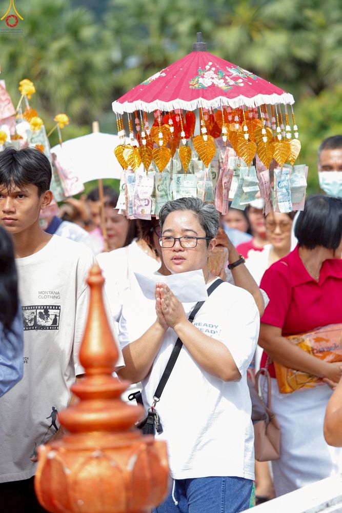 ภาพ No.260362:วันที่ 19 ตุลาคม พ.ศ. 2568 พิธีทอดกฐินสามัคคีทั่วไทย 30,000 วัด โดยคณะศิษยานุศิษย์ บูชาธรรม 81 ปี หลวงพ่อธัมมชโย ณ วัดไชยธาราราม ต.ฉลอง อ.เมืองภูเก็ต จ.ภูเก็ต