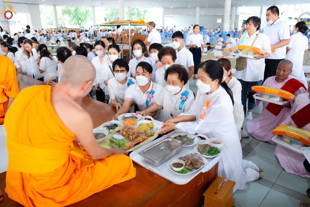 ภาพ No.123638:พิธีบุพเปตพลี ครั้งที่ 146 อุทิศบุญแด่หมู่ญาติที่ล่วงลับไปแล้ว และสืบทอดอายุพระพุทธศาสนา วันศุกร์ที่ 9 กุมภาพันธ์ พ.ศ. 2567 (วันพระขึ้น 15 ค่ำ เดือน 2) ณ หอฉันคุณยายอาจารย์ฯ วัดพระธรรมกาย