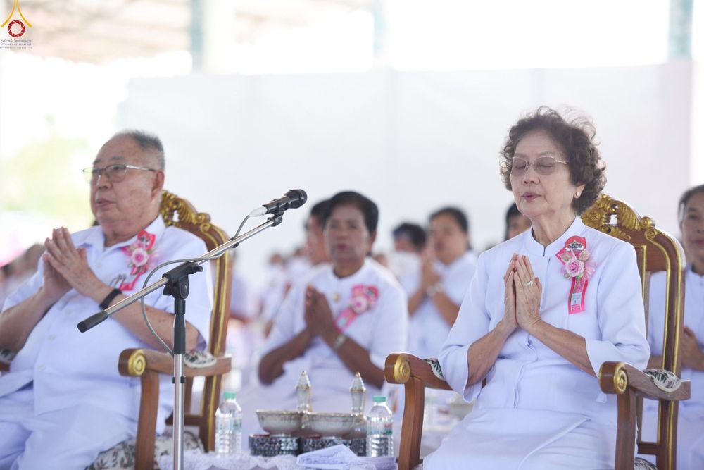 ภาพ No.262384:วันที่ 19 ตุลาคม พ.ศ. 2568 พิธีทอดกฐินสถาปนา แผ่นบันมงคลมหาเศรษฐี อาคาร 80 ปี หลวงพ่อธัมมชโย ในโครงการกฐินสามัคคีทั่วไทย 30,000 วัด บูชาธรรม 81 ปี หลวงพ่อธัมมชโย โดยคณะศิษยานุศิษย์วัดพระธรรมกาย ณ ศูนย์ปฏิบัติธรรมวิหารแดง ต.เจริญธรรม อ.วิหารแดง จ.สระบุรี