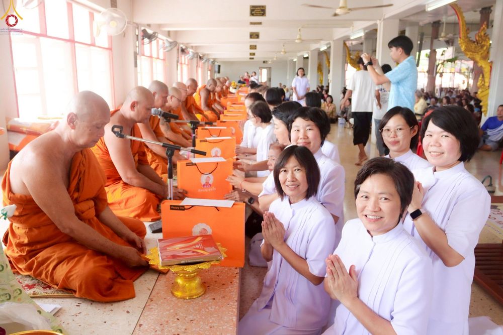 ภาพ No.250391:วันพุธที่ 8 ตุลาคม พ.ศ. 2568 พิธีทอดกฐินสามัคคีทั่วไทย 30,000 วัด โดยคณะศิษยานุศิษย์ บูชาธรรม 81 ปี หลวงพ่อธัมมชโย ณ วัดรางกำหยาด อ.บางเลน จ.นครปฐม