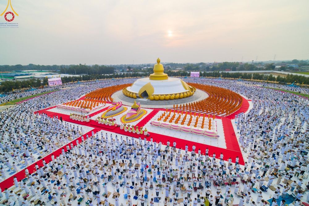 ภาพ No.200577:พิธีจุดประทีปถวายเป็นพุทธบูชา และบูชาธรรมมหาปูชนียาจารย์ ณ อนุสรณ์สถานบางปลา วัดบางปลา อำเภอบางเลน จังหวัดนครปฐม ในโครงการธรรมยาตรา กตัญญูบูชา มหาปูชนียาจารย์ พระมงคลเทพมุนี(สด จนฺทสโร) พระผู้ปราบมาร อนุสรณ์สถาน 7 แห่ง ปีที่ 13 วันที่ 23 มกราคม พ.ศ. 2568