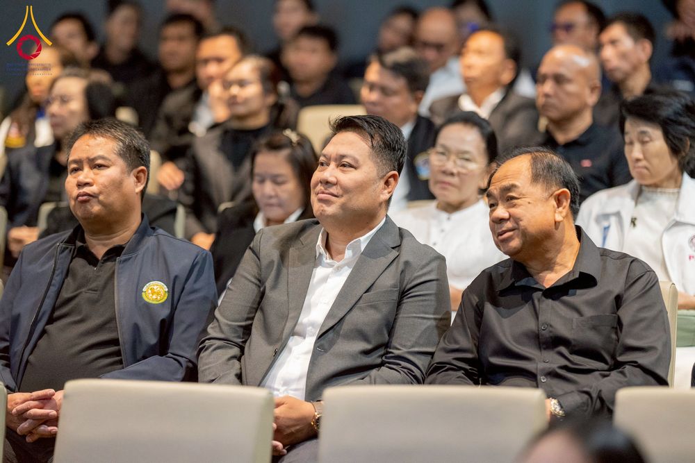 ภาพ No.271895:วันที่ 22 พฤศจิกายน พ.ศ. 2568 ผู้ว่าฯ ปทุมธานี ลงพื้นที่เยี่ยม “อำเภอคลองหลวง” พร้อมชมการเตรียมความพร้อมเทศกาลสวนดอกไม้ปทุมธานี “ทุ่งสวรรค์ ตะวันฉาย” ณ วัดพระธรรมกาย