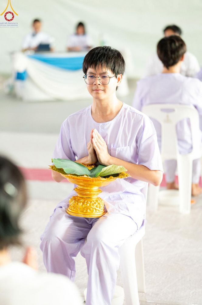 ภาพ No.159671:พิธีตัดปอยผมปลงผมนาคธรรมทายาท, พิธีบรรพชาอุปสมบทหมู่ โครงการอุปสมบทหมู่บูชาธรรม 140 ปี พระมงคลเทพมุนี (สด จนฺทสโร) ณ โบสถ์พระไตรปิฏก วัดพระธรรมกาย วันเสาร์ที่ 5 ตุลาคม พ.ศ. 2567