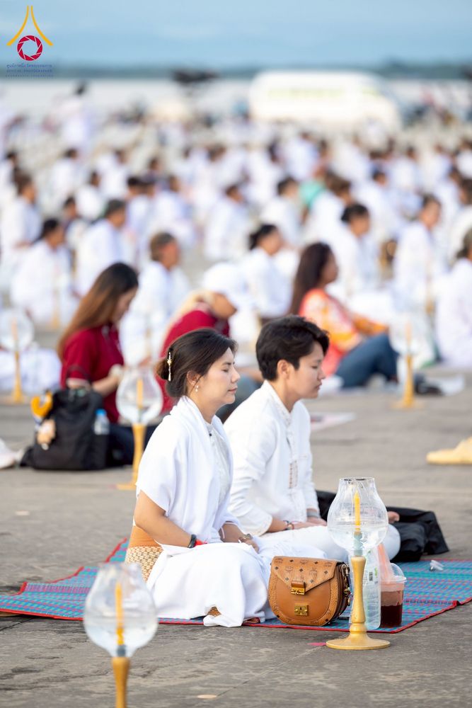 ภาพ No.250419:วันอังคารที่ 7 ตุลาคม พ.ศ. 2568 พิธีจุดประทีปบูชาพระรัตนตรัย ณ ลานธรรมปทุมรัตน์ธรรมเจดีย์ พุทธอุทยานนานาชาติ อ.โพนพิสัย จ.หนองคาย