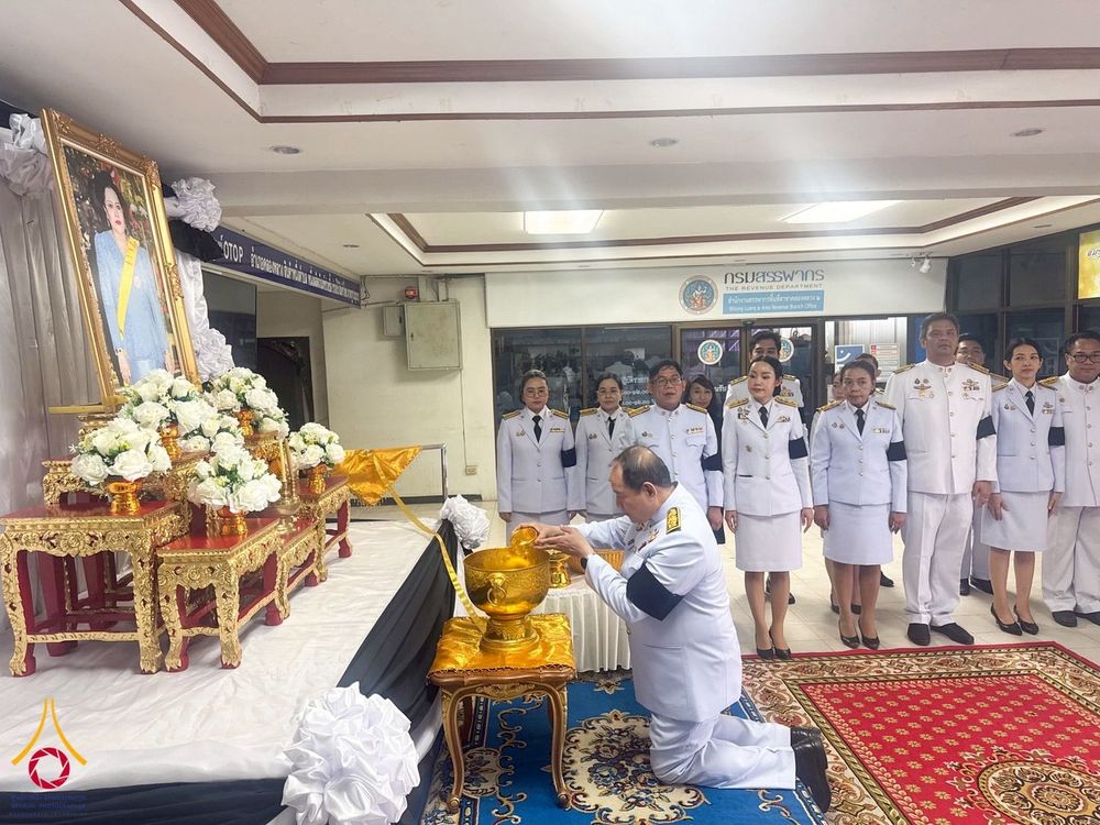 ภาพ No.260861:อำเภอคลองหลวง จัดพิธีสรงน้ำพระบรมศพ สมเด็จพระนางเจ้าสิริกิติ์ พระบรมราชินีนาถ พระบรมราชชนนีพันปีหลวง  ด้วยสำนึกในพระมหากรุณาธิคุณตราบนิจนิรันดร์ วันที่ 26 ตุลาคม พ.ศ. 2568 เวลา 09.30 น. ณ ที่ว่าการอำเภอคลองหลวง จังหวัดปทุมธานี