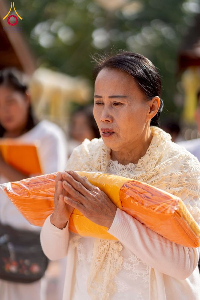 ภาพ No.275832:วันพุธที่ 3 ธันวาคม พ.ศ. 2568 พิธีบรรพชาอุปสมบท โครงการอุปสมบทบูชาธรรมมหาปูชนียาจารย์ ศูนย์อบรม : ศูนย์ส่งเสริมศีลธรรม จ.พะเยา ณ โบราณสถานพระธาตุจอมทอง และ โบสถ์กลางน้ำ วัดพระธาตุศรีโคมคำ อำเภอเมือง จังหวัดพะเยา