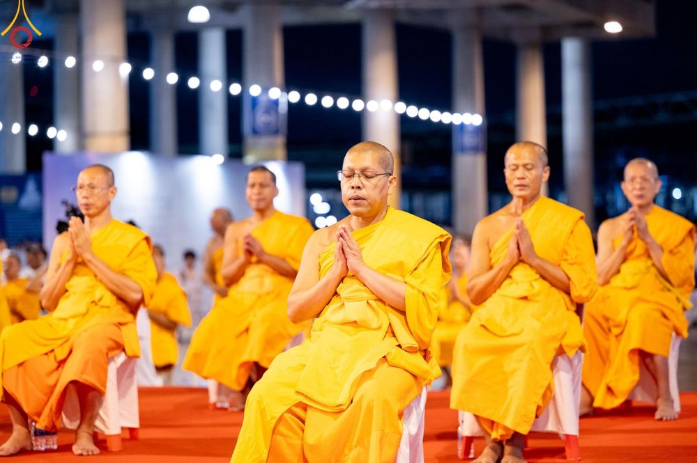 ภาพ No.160960:พิธีฉลองชัยสวดมนต์บทธัมมจักกัปปวัตนสูตร ครบ 6,788,140,140 จบ ณ มหารัตนวิหารคด วัดพระธรรมกาย วันที่ 10 ตุลาคม พศ. 2567