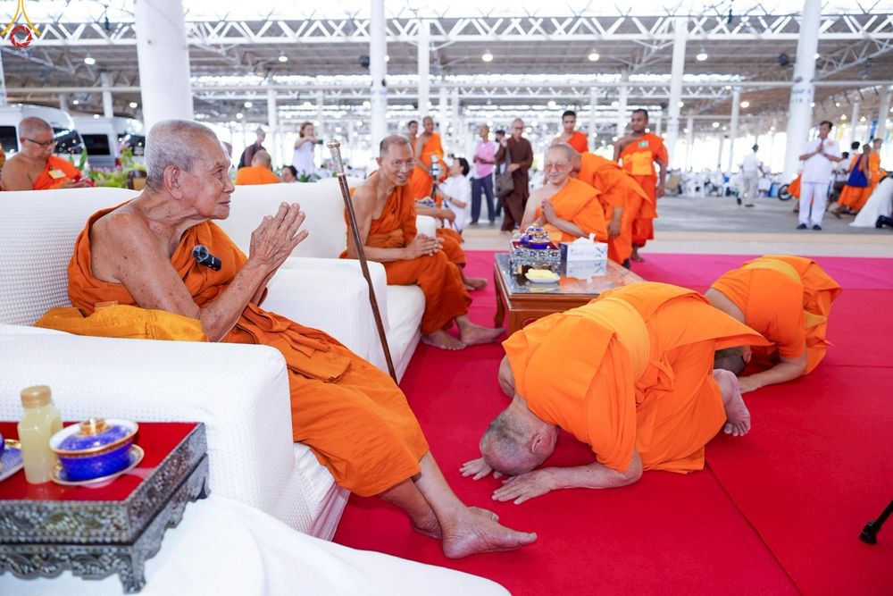 ภาพ No.235904:วันที่ 3 สิงหาคม พ.ศ. 2568 ภาพบรรยากาศ การต้อนรับปฎิสันถาร ของคณะสงฆ์ ในวันสมาธิโลก พิธีถวายมหาสังฆทาน 2,000 กว่าวัด ณ วัดพระธรรมกาย