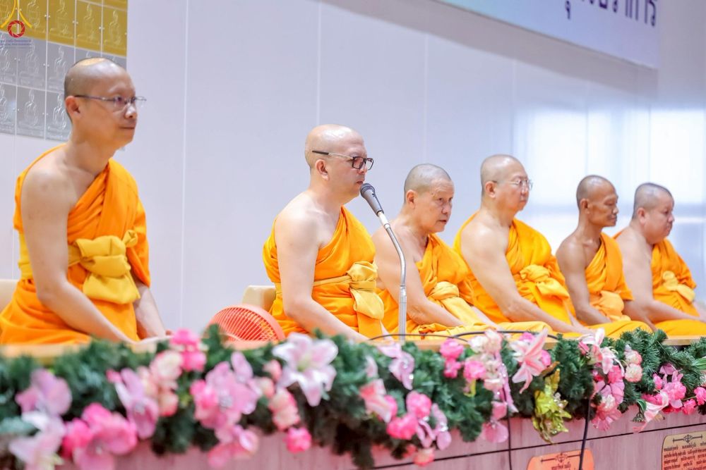 ภาพ No.249043:วันที่ 26-28 กันยายน พ.ศ. 2568 โครงการอบรม อุบาสกแก้ว อุบาสิกาแก้ว รุ่นที่ 3  ณ ศูนย์ปฏิบัติธรรมสมุทรปราการ ได้รับความเมตตาจากคณะสงฆ์ในพื้นที่  รวมถึงผู้บริหารสถานศึกษา ที่นำนักเรียนระดับมัธยมปลาย  มารับฟังข้อมูลเพื่อที่จะเป็นกำลังสำคัญ ในการเข้าร่วมขบวน