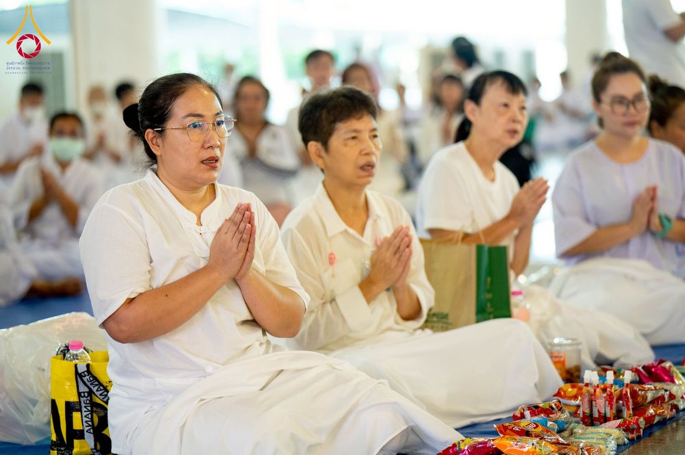 ภาพ No.256740:วันที่ 5 ตุลาคม พ.ศ. 2568 พิธีตักบาตร ข้าวสารอาหารแห้ง ณ บ้านแก้วเรือนทองคุณยายฯ สภาธรรมกายสากล วัดพระธรรมกาย