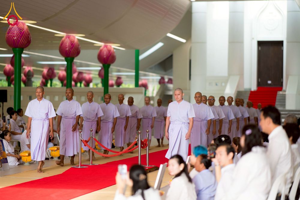 ภาพ No.244657:วันเสาร์ที่ 6 กันยายน พ.ศ. 2568 พิธีขอขมา-รับผ้าไตรของนาคธรรมทายาท โครงการอุปสมบทหมู่บูชาธรรมครบรอบ 108 ปี  วันครูผู้ค้นพบวิชชาธรรมกาย ณ โบสถ์พระไตรปิฎก วัดพระธรรมกาย