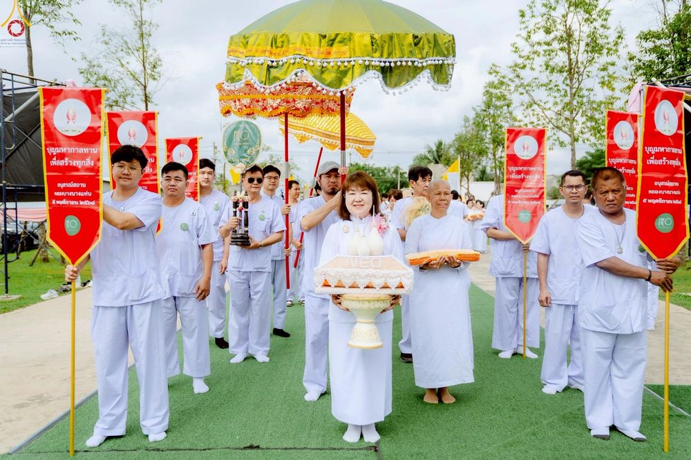 ภาพ No.266800:วันที่ 5 พฤศจิกายน พ.ศ. 2568 พิธีทอดกฐิน ณ อนุสรณ์สถานพระมงคลเทพมุนี  (สด จนฺทสโร) ผู้ค้นพบวิชชาธรรมกาย สถานที่ตั้งมโนปณิธานบวชตลอดชีวิต คลองบางนางแท่น ต.หอมเกร็ด อ.สามพราน จ.นครปฐม