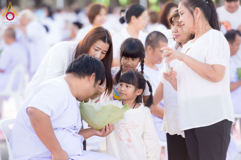 ภาพ No.274720:วันอาทิตย์ที่ 30 พฤศจิกายน พ.ศ. 2568 พิธีปลงผม โครงการอุปสมบทบูชาธรรมมหาปูชนียาจารย์ ปี 2568 ณ ลานธรรมพระมหาธรรมกายเจดีย์ ฝั่งทิศตะวันตก ระหว่างวิหารคดหมายเลข 8 และ 9 วัดพระธรรมกาย