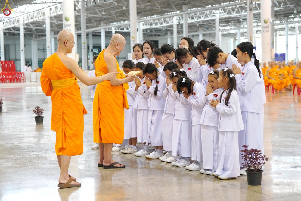 ภาพ No.341916:วันพุธที่ 29 กรกฎาคม พ.ศ. 2569 พิธีประดิษฐานพระบรมสารีริกธาตุภายในเกศดอกบัวตูมองค์พระธรรมกายเพื่ออัญเชิญไปประดิษฐาน  วัดพุทธสันติวัน ธรรมชัย เมืองนาคปูร์ รัฐมหาราษฏระ ประเทศอินเดีย ณ  วัดพระธรรมกาย จ.ปทุมธานี
