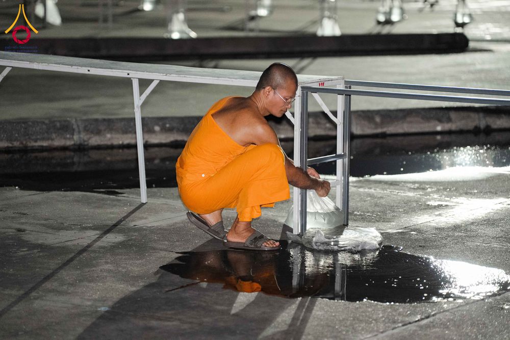 ภาพ No.326479:วันที่ 26 -27 เมษาบน พ.ศ.2569 การเก็บงานแผ่นหน้าโต๊ะที่ลานธรรม งานถวายมหาสังฆทาน 40,000 กว่าวัดทั่วประเทศ ณ ลานธรรม วัดพระธรรมกาย