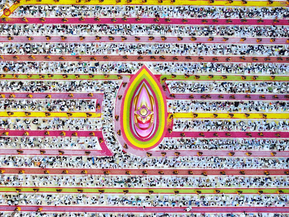 ภาพ No.287496:วันที่ 3 มกราคม พ.ศ. 2569 พิธีต้อนรับพระธรรมยาตรา ในโครงการธรรมยาตรา กตัญญูบูชา มหาปูชนียาจารย์ พระมงคลเทพมุนี(สด จนฺทสโร) พระผู้ปราบมาร อนุสรณ์สถาน 7 แห่ง ปีที่ 14 ณ อนุสรณ์สถานมหาวิหารพระมงคลเทพมุนี (โลตัสแลนด์) อ.สองพี่น้อง จ.สุพรรณบุรี