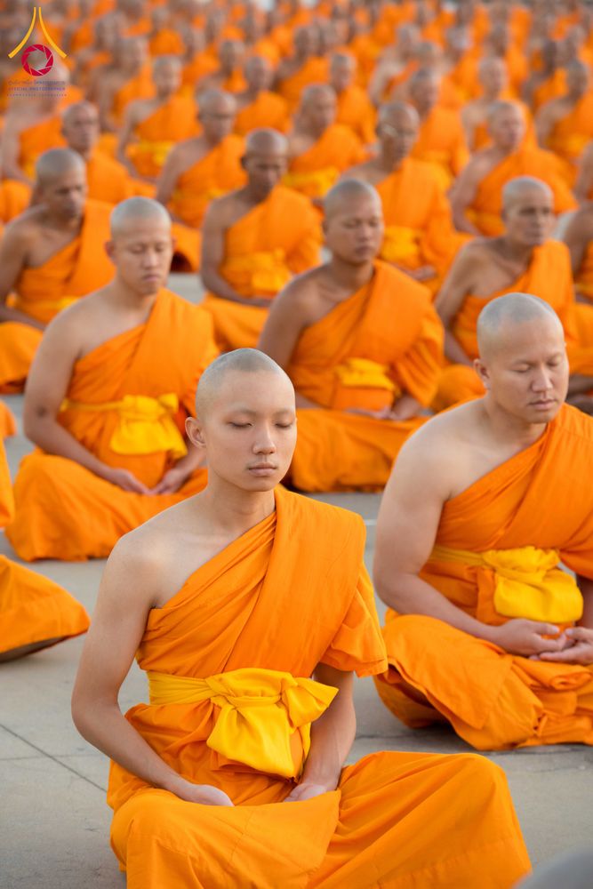 ภาพ No.285199:วันจันทร์ที่ 15 ธันวาคม พ.ศ.2568  บันทึกภาพหมู่ประวัติศาสตร์ โครงการบรรพชาอุปสมบทหมู่  รุ่นบูชาธรรมมหาปูชนียาจารย์ ประจำปี 2568 ณ ลานธรรมมหาธรรมกายเจดีย์ วัดพระธรรมกาย