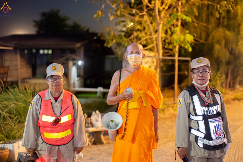 ภาพ No.301574:ภาพเบื้องหลังอาสาสมัครรวมใจ ชุดที่ 4 ในโครงการธรรมยาตรา กตัญญูบูชา มหาปูชนียาจารย์ พระมงคลเทพมุนี(สด จนฺทสโร) พระผู้ปราบมาร อนุสรณ์สถาน 7 แห่ง ปีที่ 14