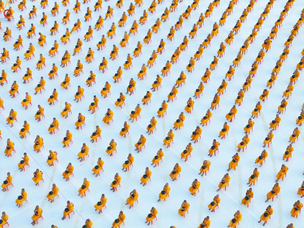 ภาพ No.302584:วันที่ 24 มกราคม พ.ศ. 2569 พิธีตักบาตรพระธรรมยาตรา(ภาพชุดที่ 2) ณ อนุสรณ์สถานลำดับที่ 5 สถานที่เผยแผ่วิชชาธรรมกายครั้งแรก อนุสรณ์สถานบางปลา วัดบางปลา อำเภอบางเลน จังหวัดนครปฐม ในโครงการธรรมยาตรา กตัญญูบูชา มหาปูชนียาจารย์ พระมงคลเทพมุนี(สด จนฺทสโร) พระผู