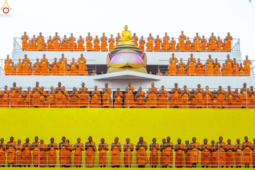 ภาพ No.300108:วันที่ 22 มกราคม พ.ศ.2569 พระธรรมยาตราปฏิบัติธรรม และถ่ายภาพหมู่ประวัติศาสตร์ ณ อาคารธรรมยาตรา กตัญญูบูชามหาปูชนียาจารย์  ตรงข้ามวัดปากน้ำภาษีเจริญ จ.กรุงเทพมหานคร ในโครงการธรรมยาตรา กตัญญูบูชา มหาปูชนียาจารย์ พระมงคลเทพมุนี(สด จนฺทสโร) พระผู้ปราบมาร อนุ