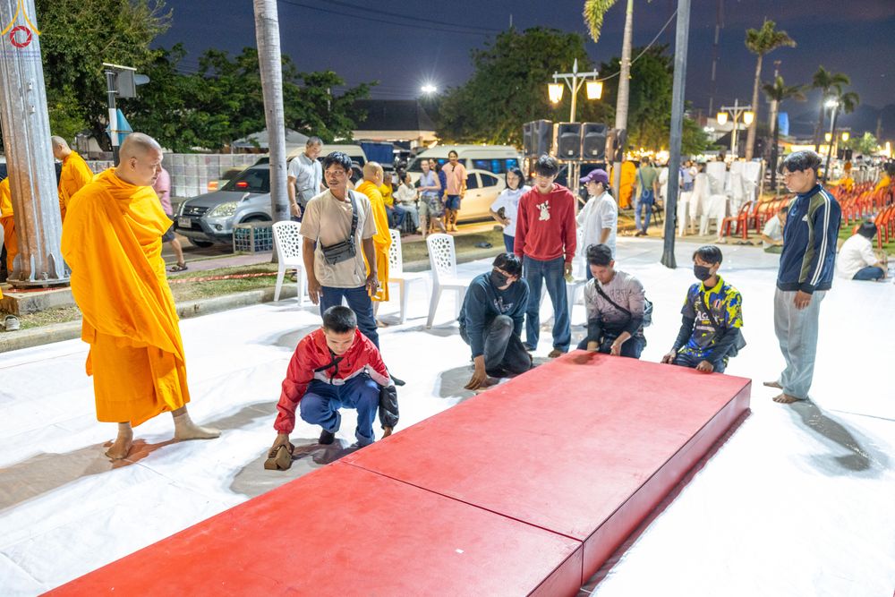 ภาพ No.282429:วันที่ 19 -20 ธันวาคม พ.ศ.2568 เบื้องหลังความสำเร็จ ของการจัดงานตักบาตร พระ 10,000 รูป Skywalk กาญจนบุรี
