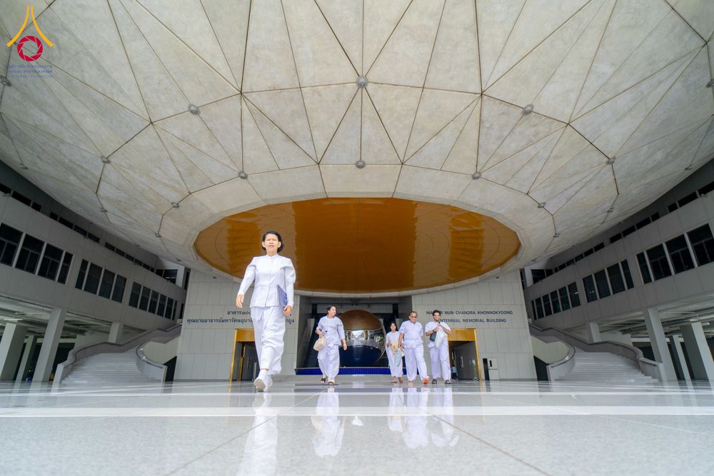 ภาพ No.340375:วันที่  12 - 22 กรกฎาคม พ.ศ.2569 ชาวต่างชาติจากประเทศกัวเตมาลา รัสเซีย เซอร์เบีย เยอรมัน อเมริกา สเปน สิงคโปร์ และศรีลังกา  เยี่ยมชมวัด เรียนรู้วิธีการนั่งสมาธิ และกราบสักการะพระมหาธรรมกายเจดีย์ ณ วัดพระธรรมกาย