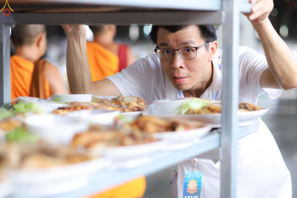 ภาพ No.325740:วันที่ 22 เมษายน พ.ศ.2569(วันคุ้มครองโลก) งานถวายมหาสังฆทาน 40,000 กว่าวัดทั่วประเทศ เจ้าหน้าที่ สาธุชน ร่วมใจจัดเตรียมภัตตาหารเพล (ชุด 2)