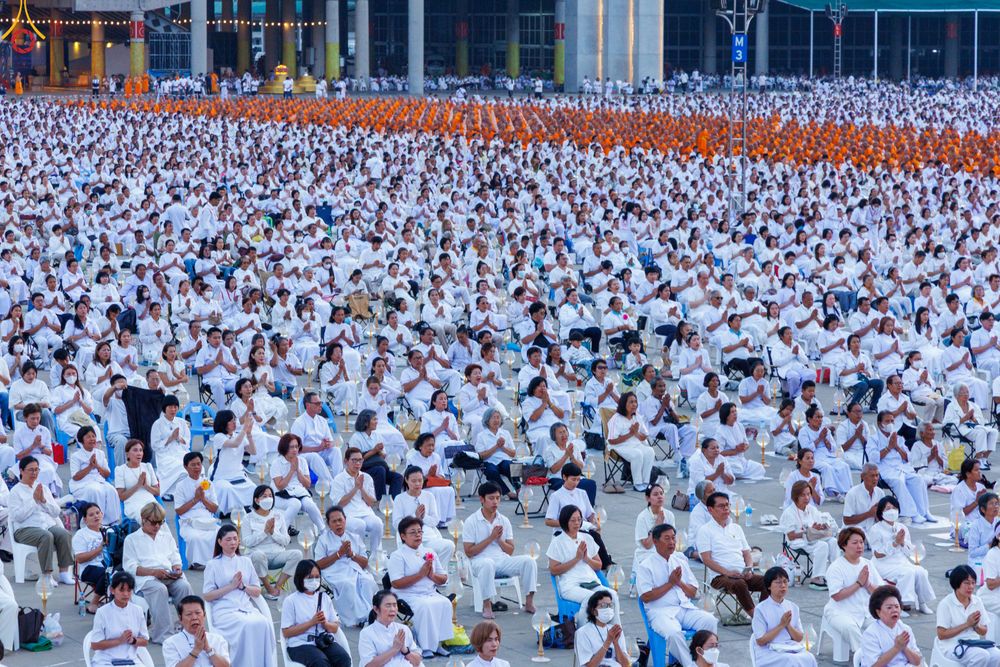 ภาพ No.307584:วันที่ 31 มกราคม พ.ศ. 2569 พิธีจุดประทีปธรรมถวายเป็นพุทธบูชา  และบูชาธรรมมหาปูชนียาจารย์ (ภาพชุดที่ 2) ณ วัดพระธรรมกาย ปทุมธานี ในโครงการธรรมยาตรา กตัญญูบูชา มหาปูชนียาจารย์ พระมงคลเทพมุนี(สด จนฺทสโร) พระผู้ปราบมาร อนุสรณ์สถาน 7 แห่ง ปีที่ 14