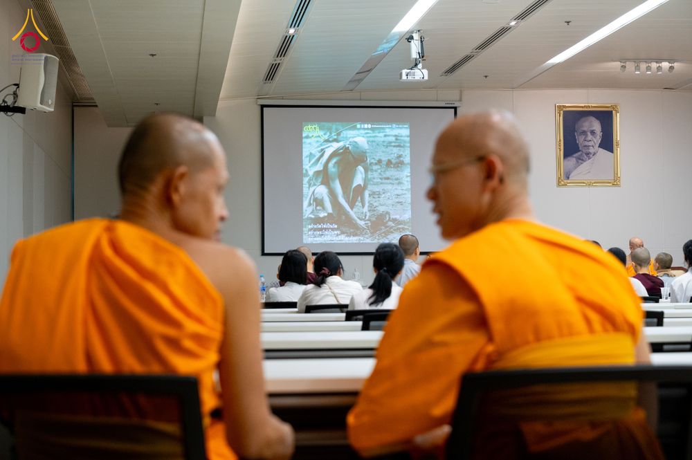 ภาพ No.324778:วันอังคารที่ 21 เมษายน พ.ศ.2569  หลวงพ่อทัตตชีโว รองเจ้าอาวาสวัดพระธรรมกาย ถวายการต้อนรับและปฏิสันถารคณะสงฆ์จากประเทศเวียดนาม