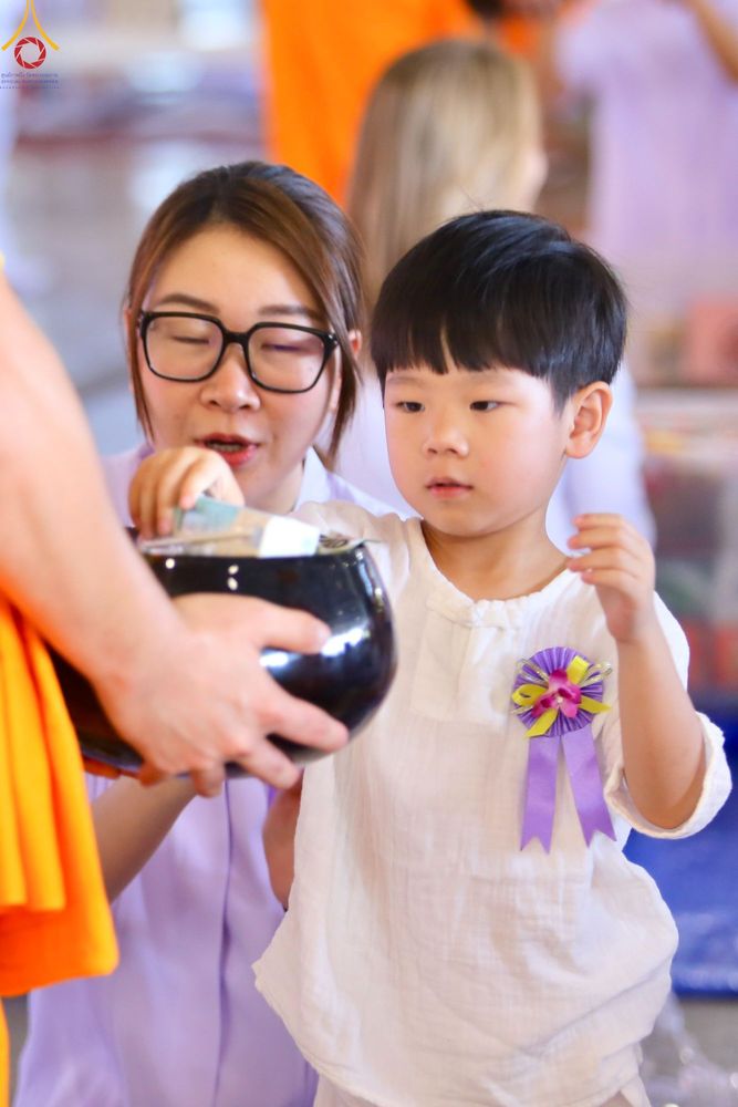 ภาพ No.81518:พิธีตักบาตร ข้าวสารอาหารแห้ง และพิธีบูชาข้าวพระ ณ สภาธรรมกายสากล วัดพระธรรมกาย วันเสาร์ที่ 3 มิถุนายน 2566
