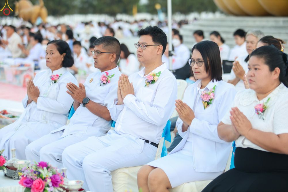 ภาพ No.302464:วันที่ 24 มกราคม พ.ศ. 2569 พิธีตักบาตรพระธรรมยาตรา ณ อนุสรณ์สถานลำดับที่ 5 สถานที่เผยแผ่วิชชาธรรมกายครั้งแรก อนุสรณ์สถานบางปลา วัดบางปลา อำเภอบางเลน จังหวัดนครปฐม ในโครงการธรรมยาตรา กตัญญูบูชา มหาปูชนียาจารย์ พระมงคลเทพมุนี(สด จนฺทสโร) พระผู้ปราบมาร อนุส