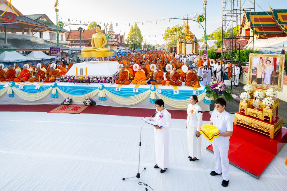 ภาพ No.311200:วันเสาร์ที่ 28 กุมภาพันธ์ พ.ศ. 2569 พิธีตักบาตรพระมหากุศล 11,250 รูป เฉลิมฉลอง 1,250 ปีศรีธรรมราชเจดีย์ สู่มรดกโลก ณ ถนนราชดำเนิน บริเวณหน้าวัดพระมหาธาตุวรมหาวิหาร อ.เมือง จ.นครศรีธรรมราช